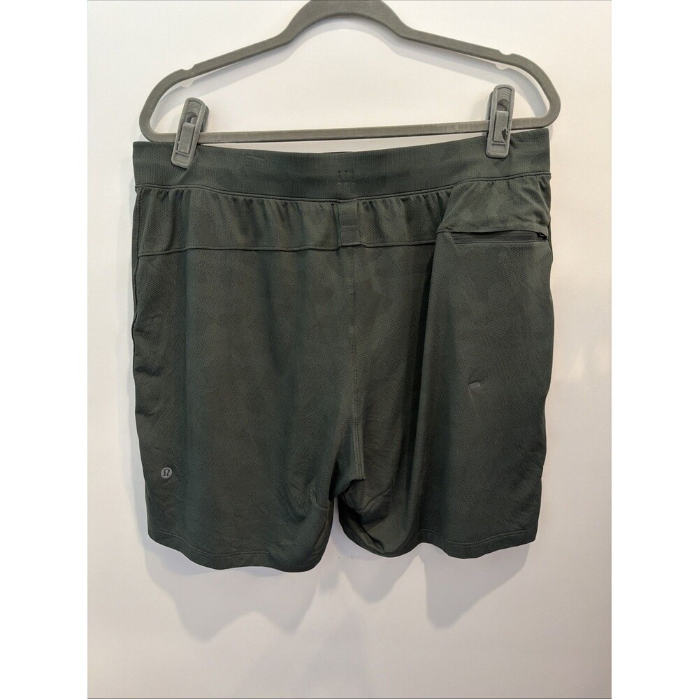 Lululemon License To Train Linerless Shorts 7” Green Camo Multi Mens XL LM7AZNS - Picture 3 of 9